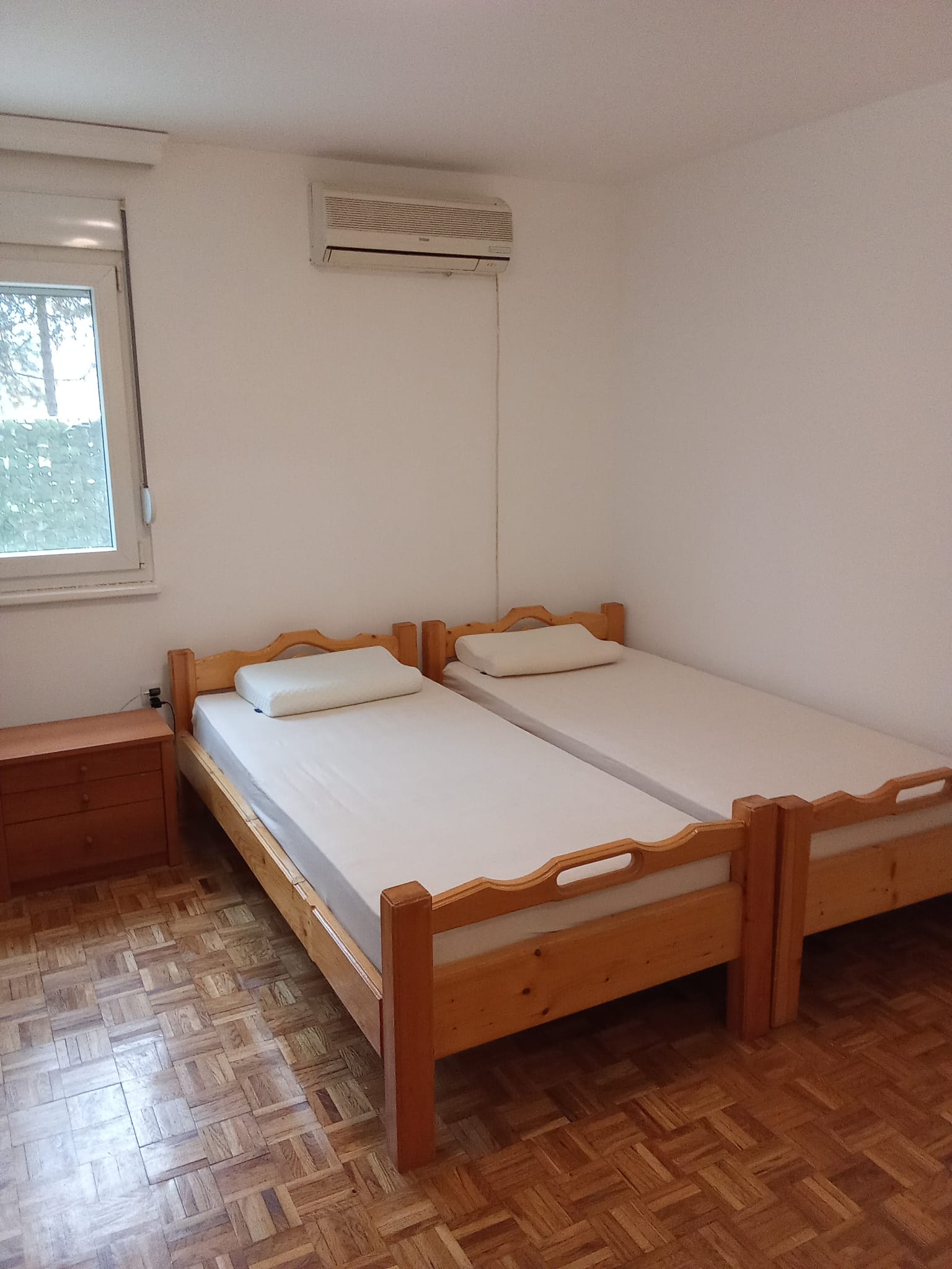 Продаја 4.0 стан Челебоновића Бежанијска Коса Нови Београд рампа за инвалидска колица поглед на парк огромна тераса стаклена зимска кућа реновирана намештена закупна имовина инвестиција некре